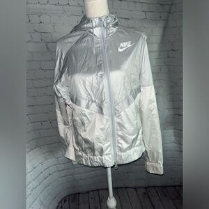 Nike - wind breaker - white & silver - womens